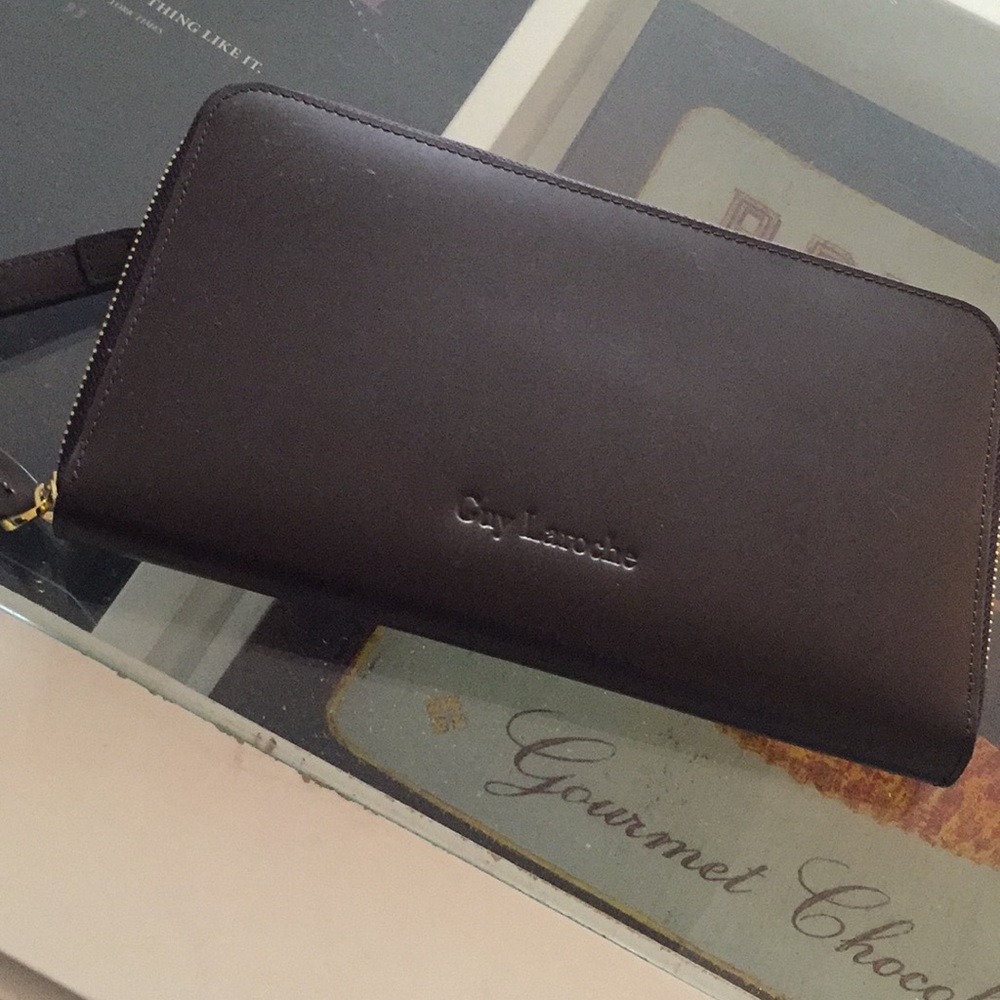 Guy Laroche brown leather zippered purse